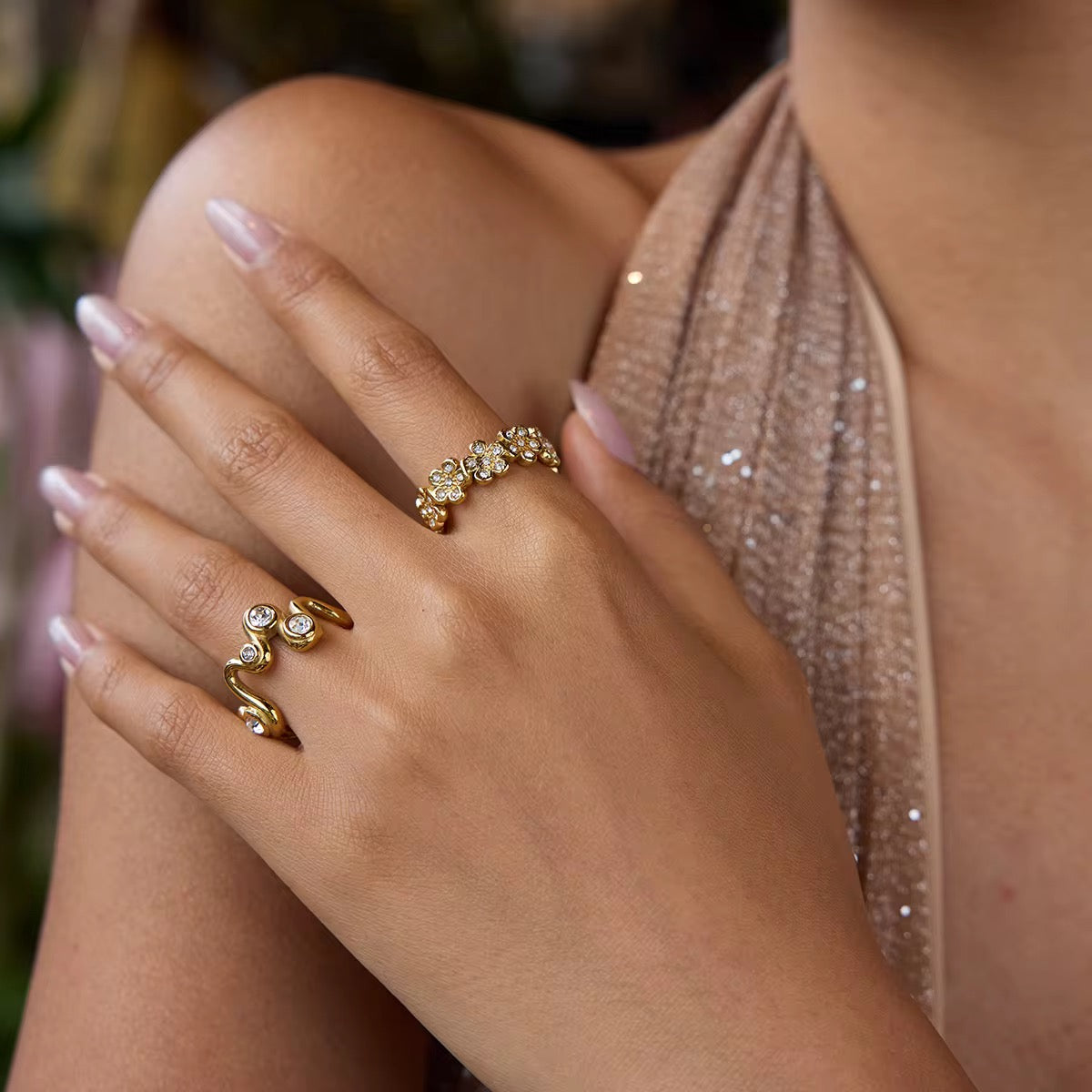 Zirconia Flowers Band Ring