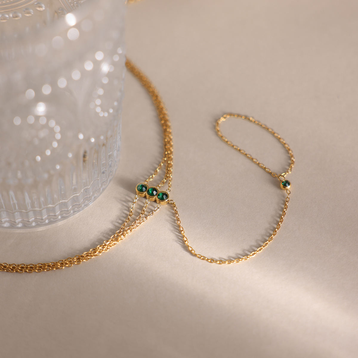 Circle Green Zirconias Finger Bracelet