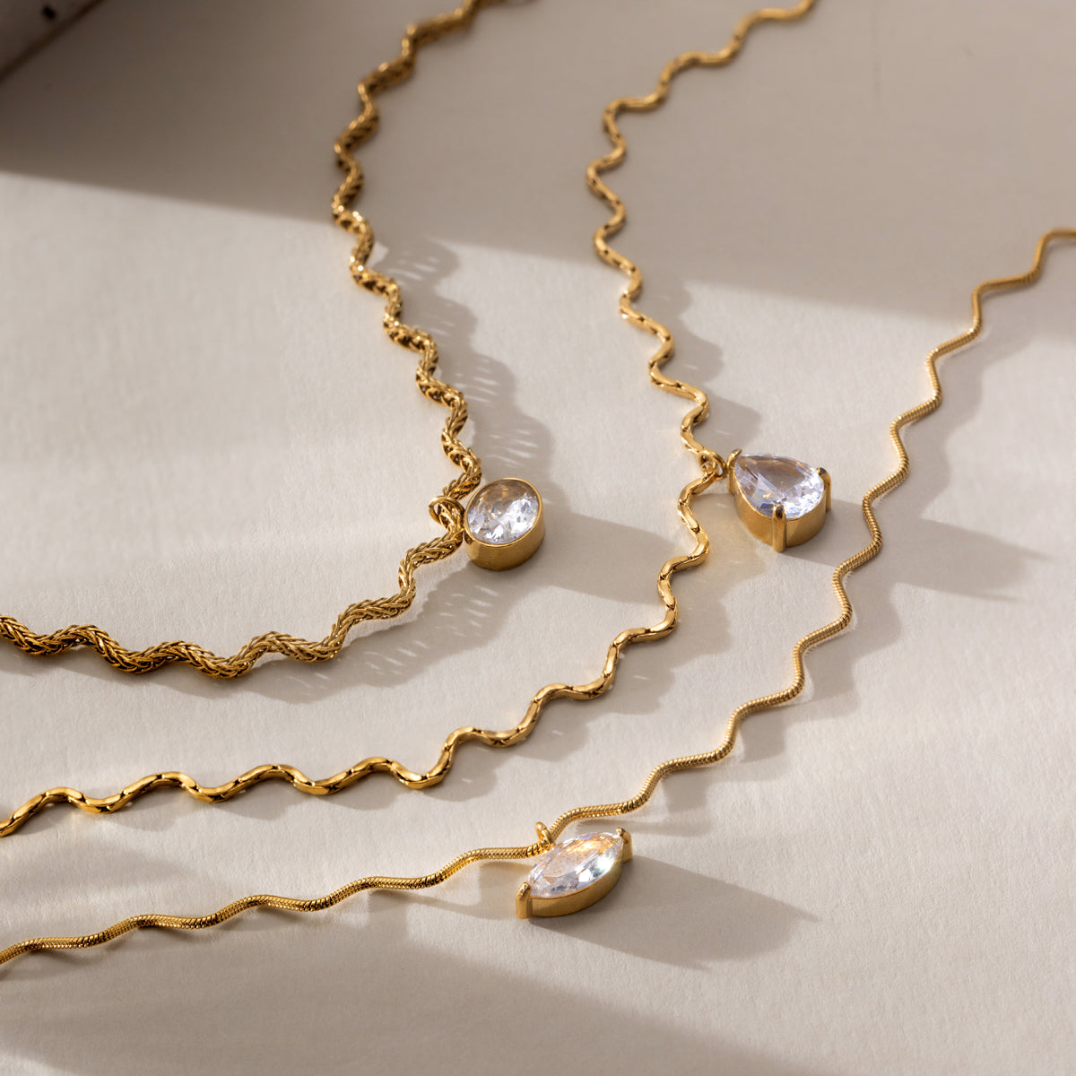 Oval Zirconia Pendant Wavy Necklace