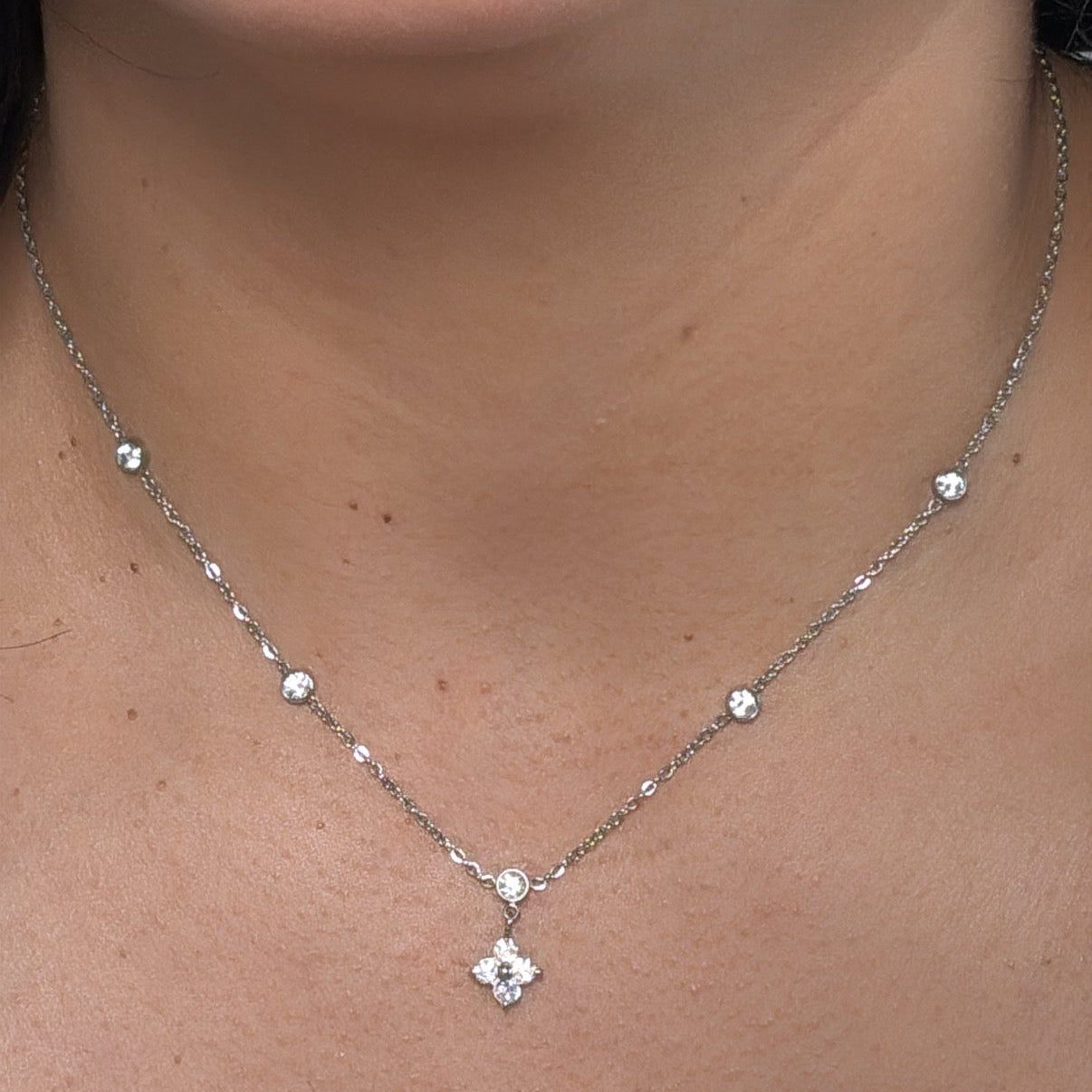 Silver Zirconias Four Leaf Necklace