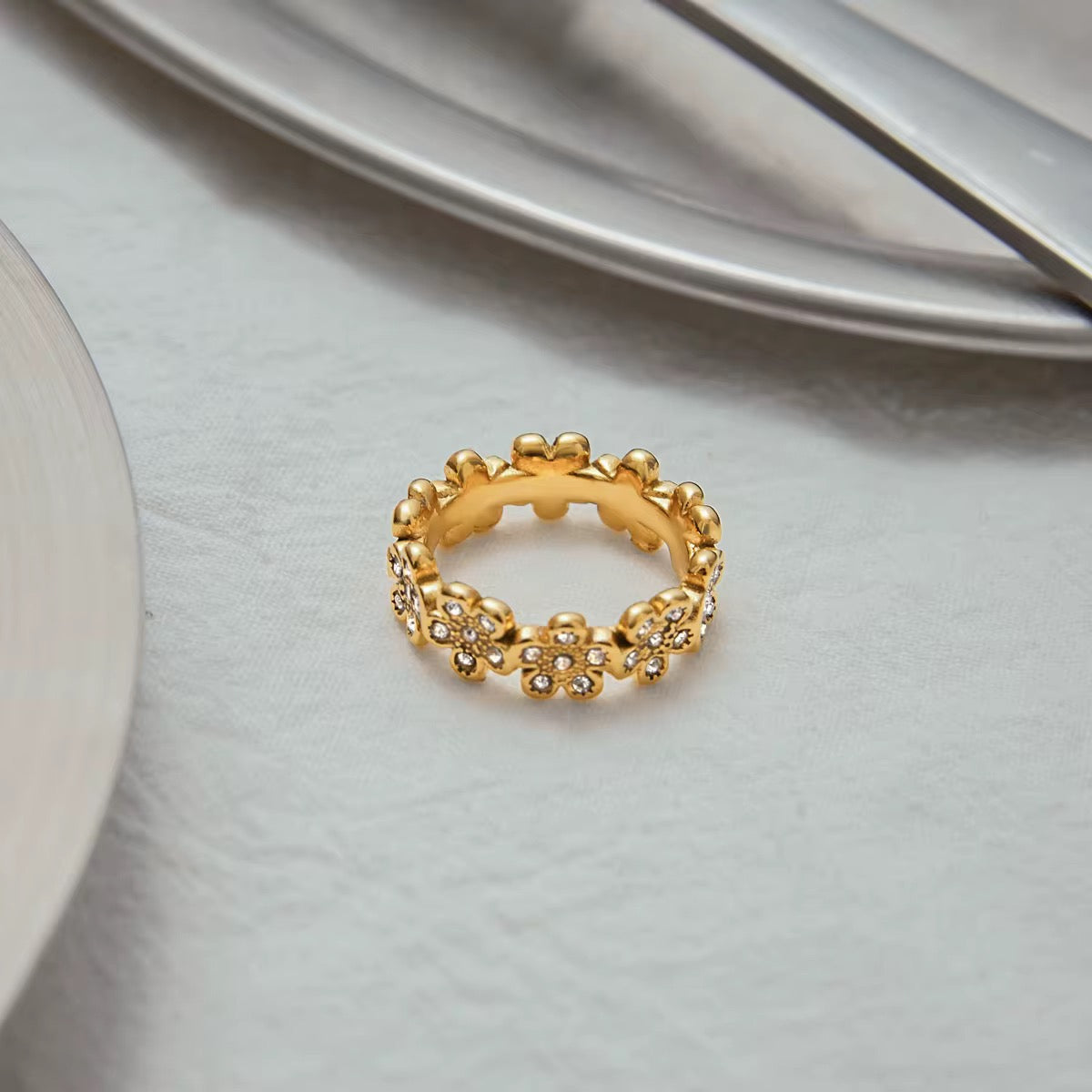 Zirconia Flowers Band Ring