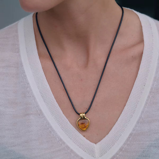 Brown Stone Pendant Thread Necklace