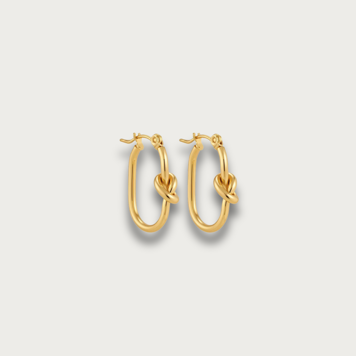 Aretes de aro ovalados con nudo dorado