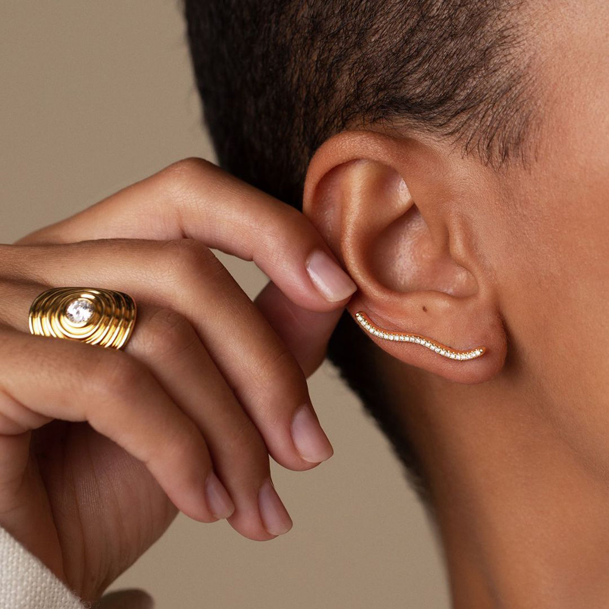 Dainty Zirconias Wavy Stud Earrings