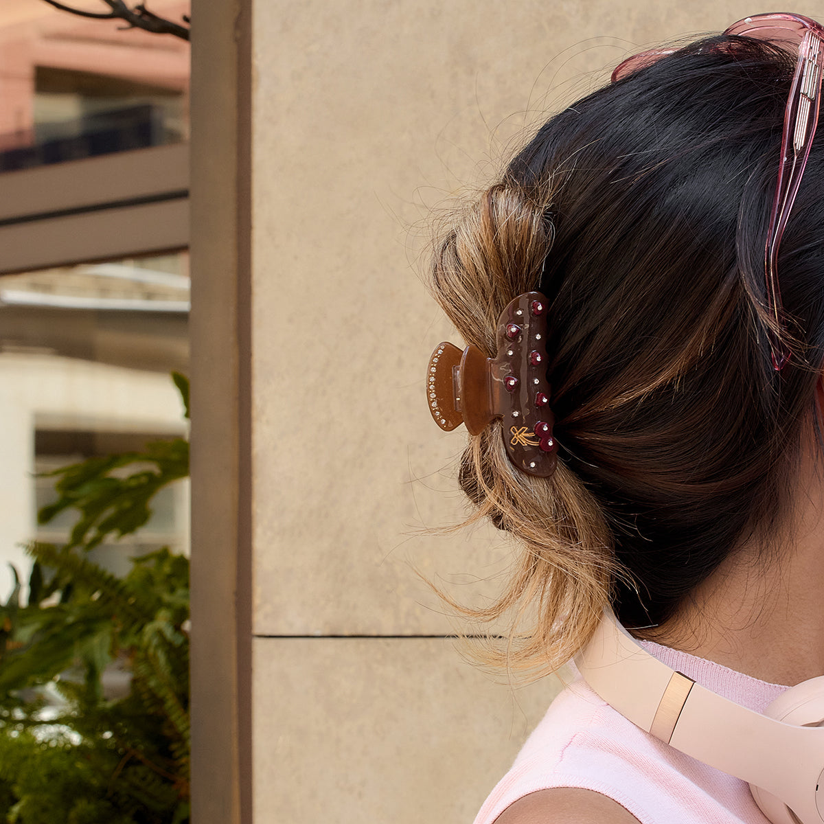 Zirconias Brown Hair Claw