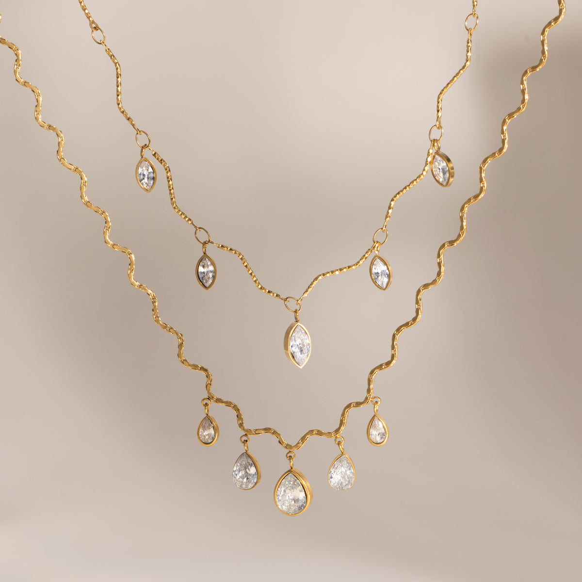 Eye Shaped Zirconias Pendant Wavy Necklace