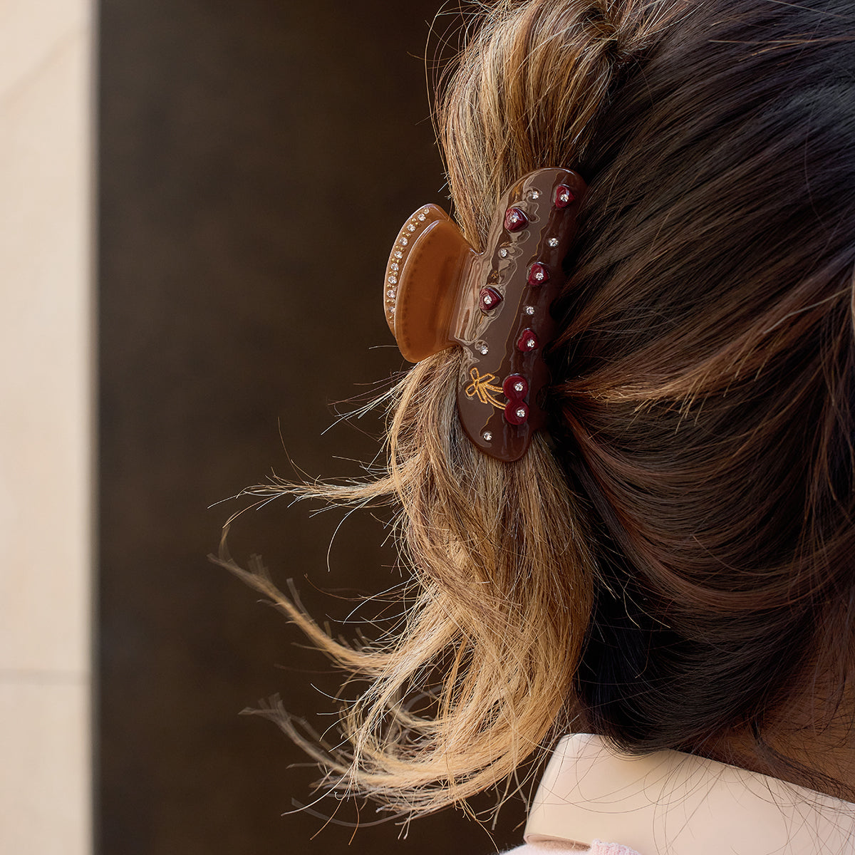 Zirconias Brown Hair Claw