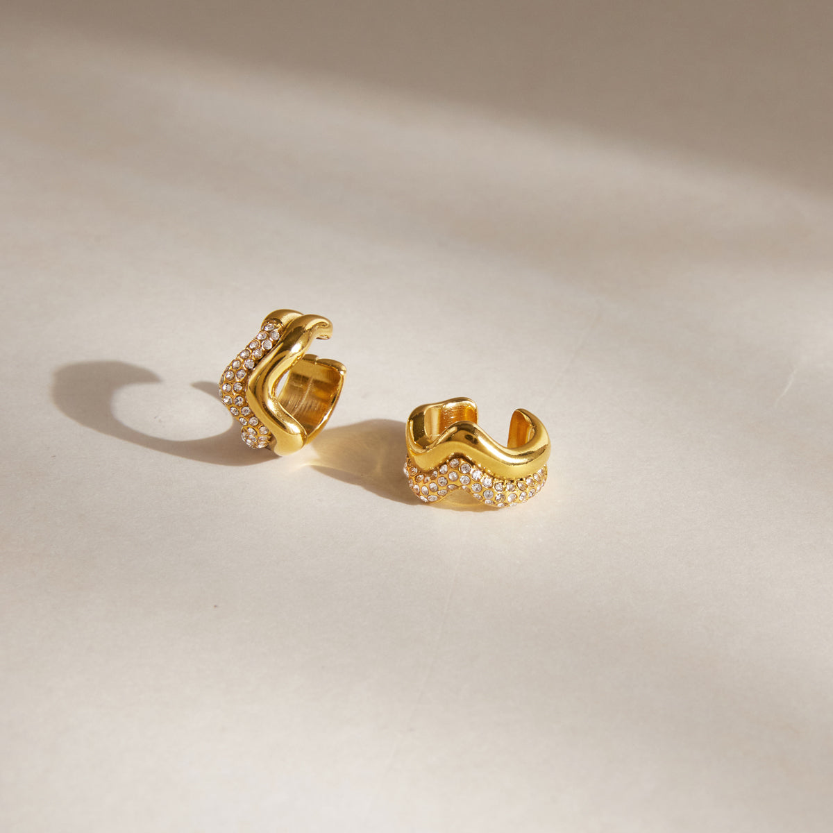 Dainty Zirconias Wavy Earcuff Set