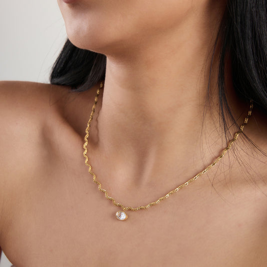 Oval Zirconia Pendant Wavy Necklace