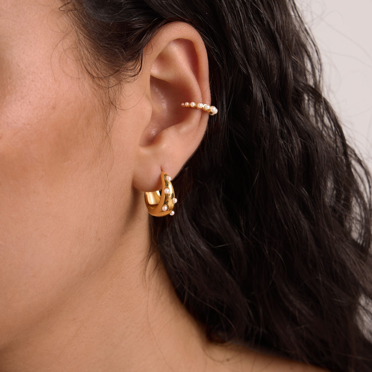 Mini Pearls Minimalist Gold Earcuff Set