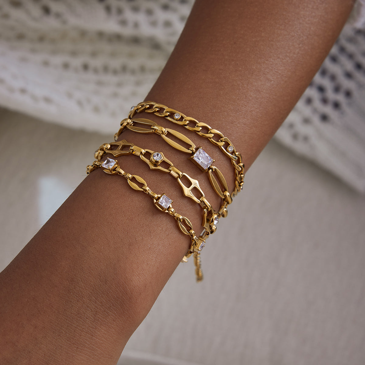 Zirconias & Hand Shape Chain Bracelet