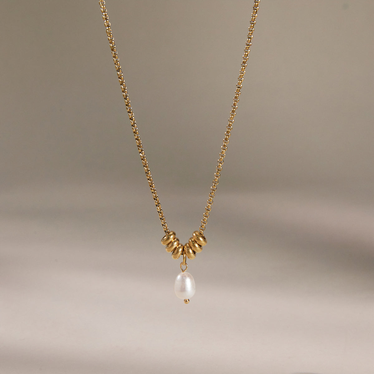 Single Pearl Elegant Necklace