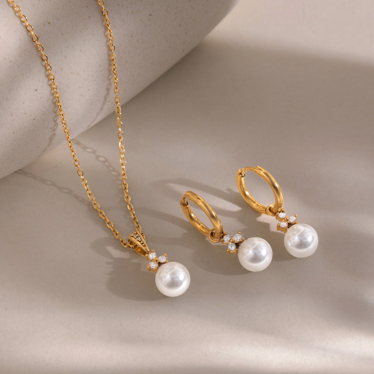 Single Pearl & Zirconias Pendant Huggie Earrings