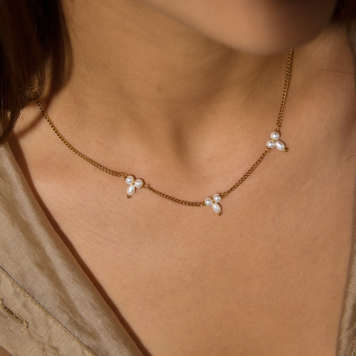 T Pearls Chain Necklace